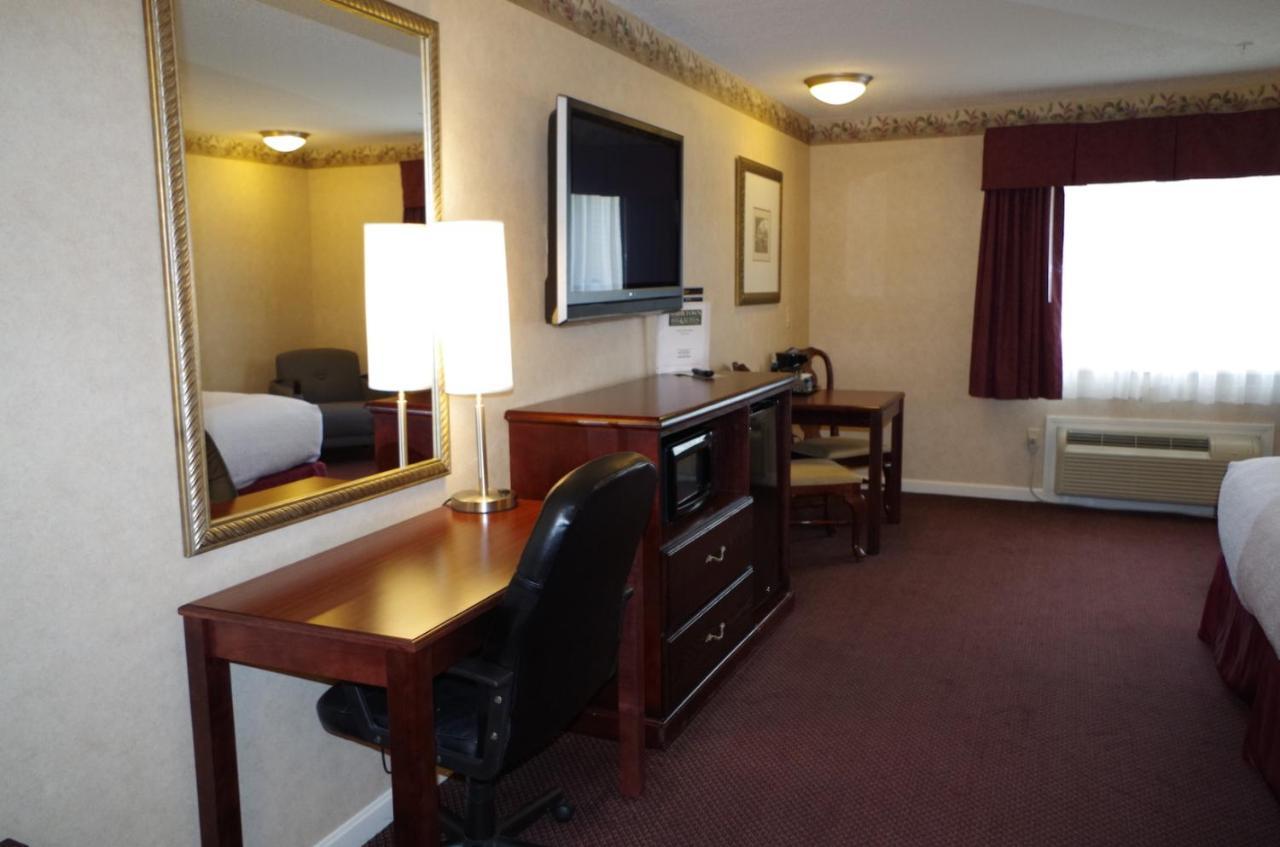 Shiretown Inn & Suites Houlton Esterno foto